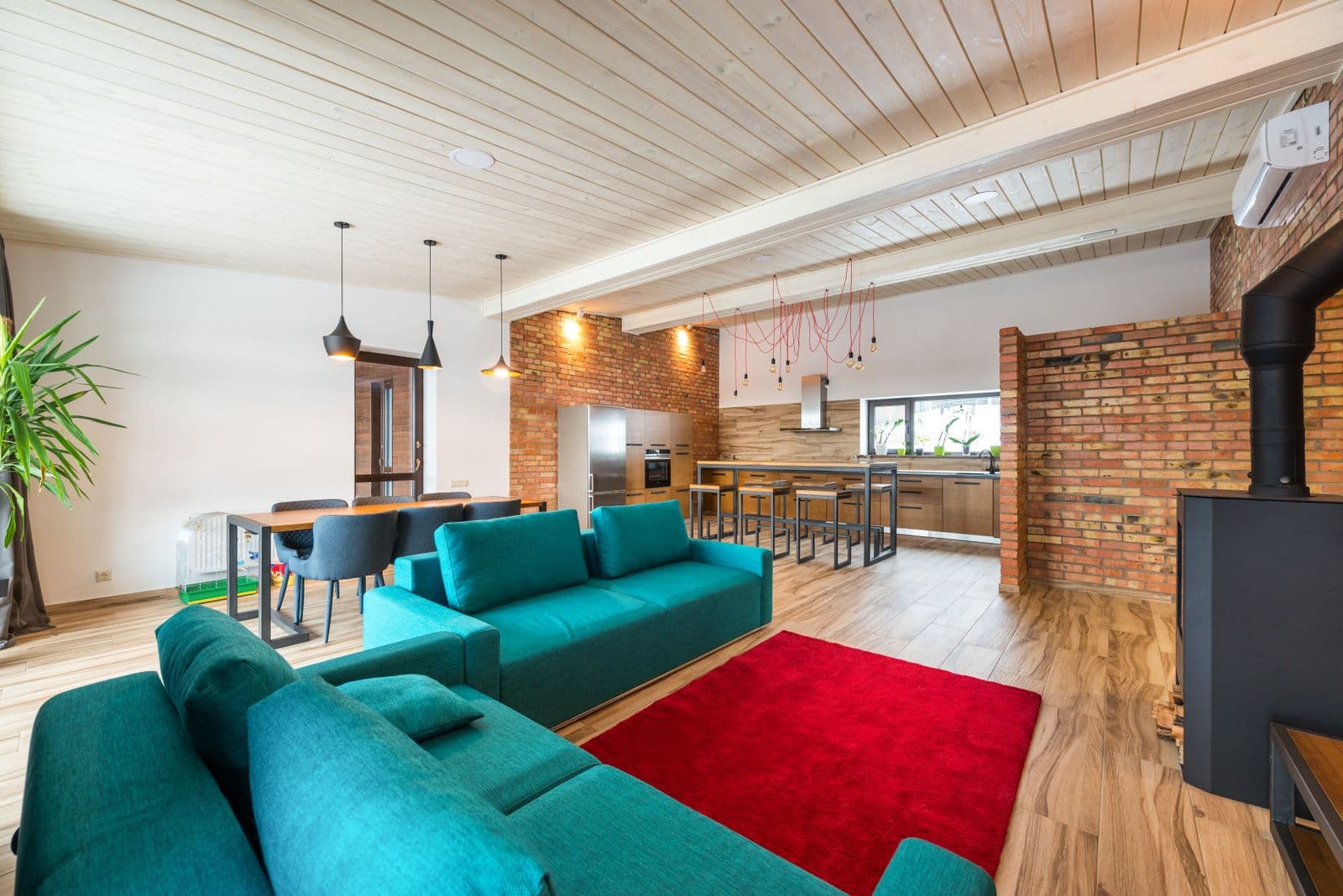 A bright living room with an arched window